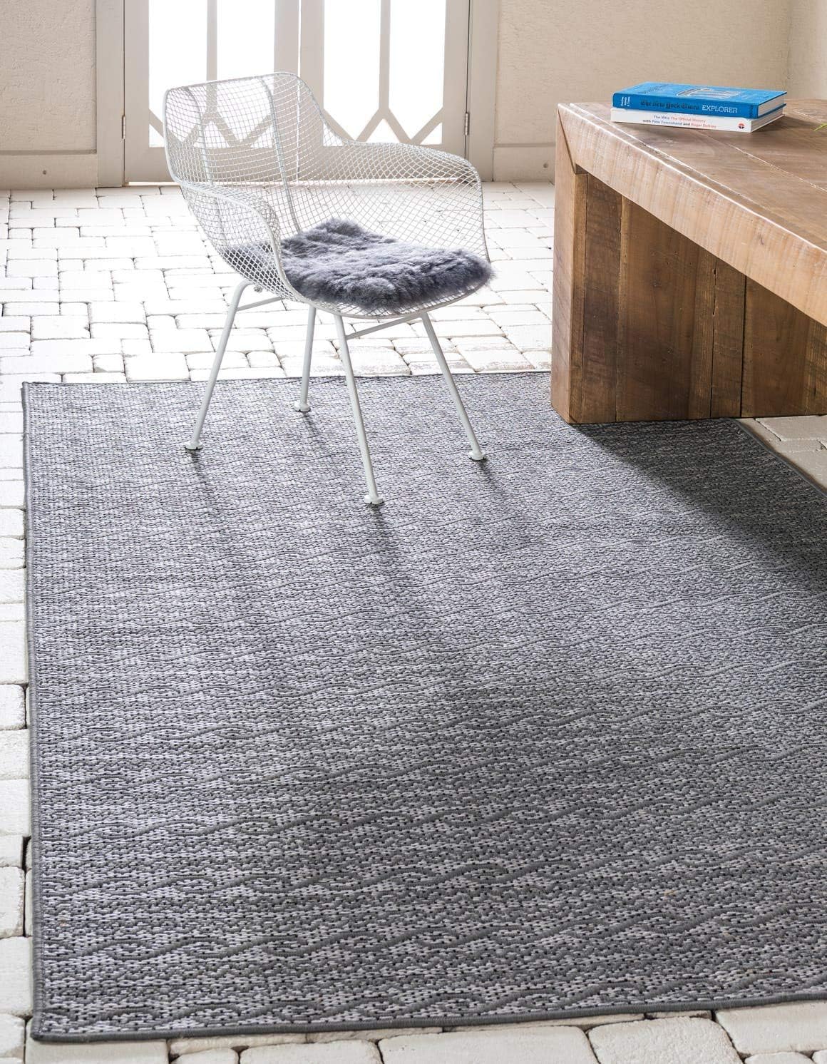 Unique Loom Outdoor Modern Collection Area Rug - Links (2' 2" x 3' 1" Rectangle, Gray/ Silver)