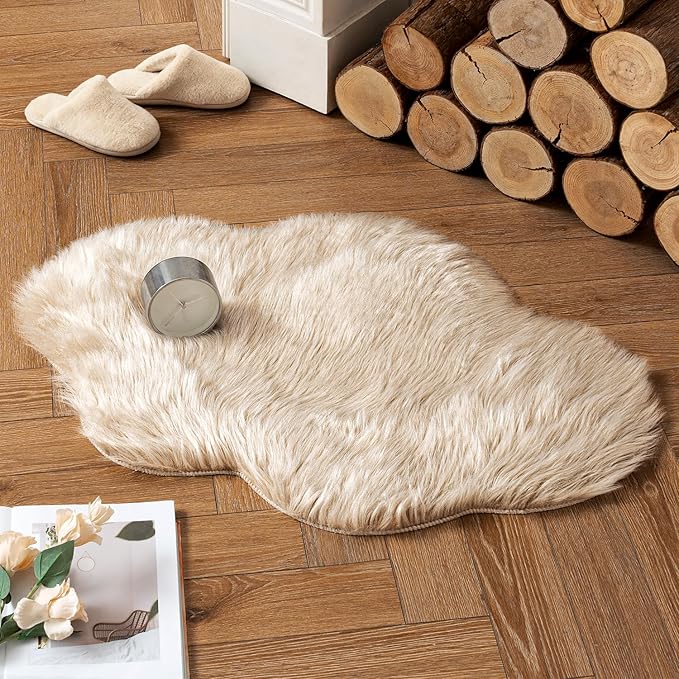 MIULEE Fluffy Rug Soft Shaggy Faux Fur Area Rug Luxury Plush Cloud Shape Carpet by MIULEE