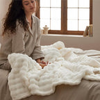 Bedsure 3D Fleece Bubble Blanket - Image 4