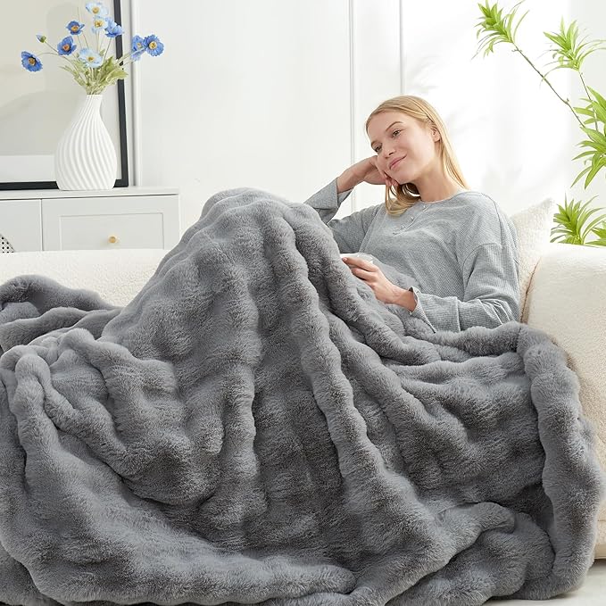 Cozy Bliss Faux Fur Throw Blanket - Image 3