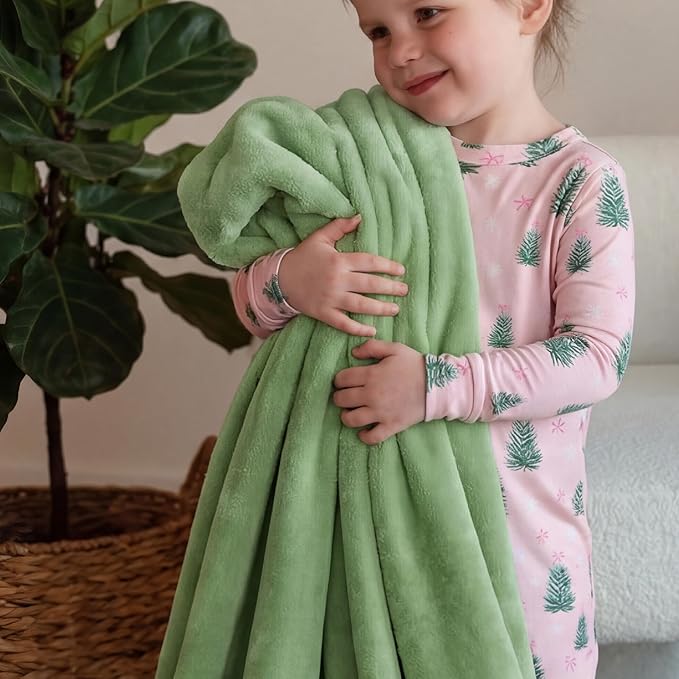 Bedsure GentleSoft Green Fleece Blankets King Size - Image 6