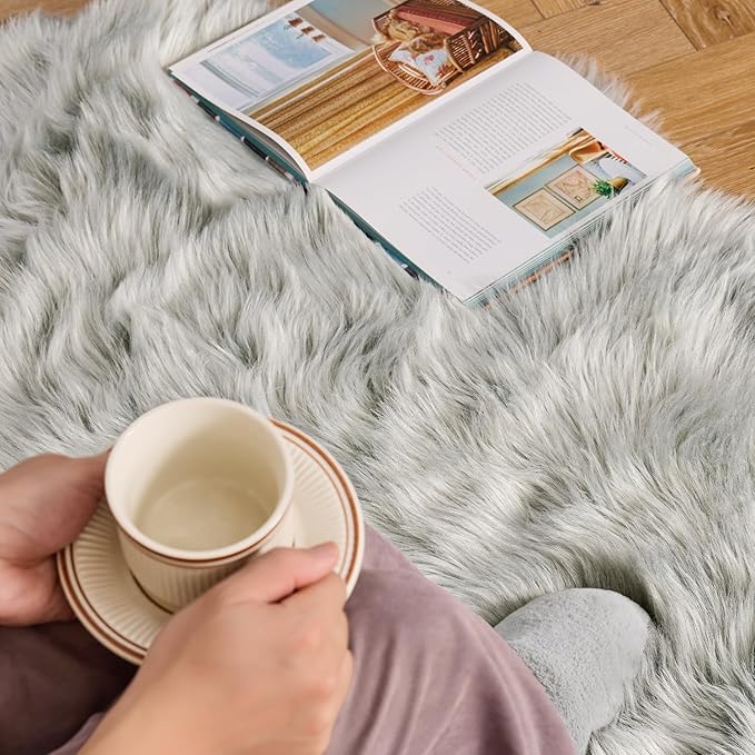 MIULEE Luxury Soft Fluffy Area Rug 3x5 Feet, Faux Fur Sheepskin Rug Decorative - Image 3