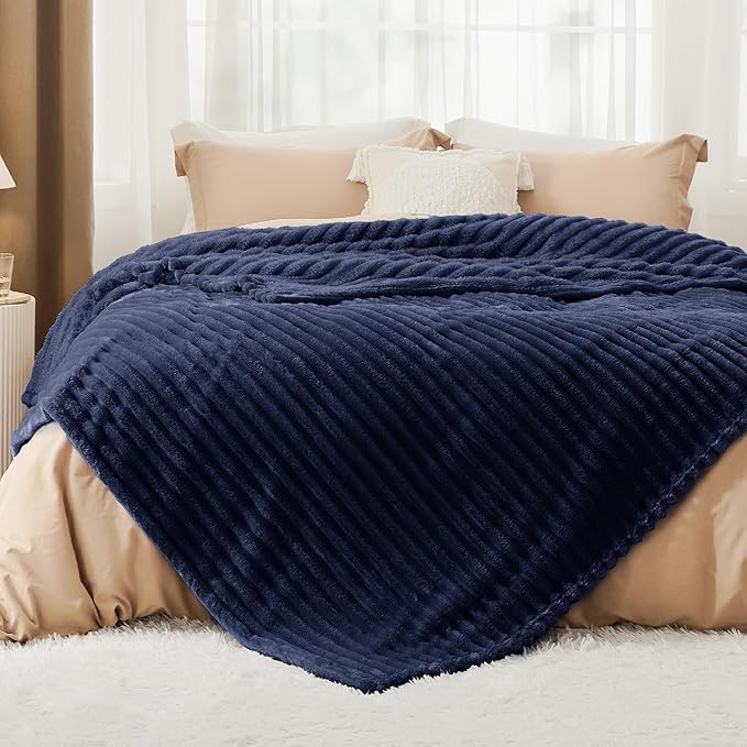 Bedsure GentleSoft Navy Blue Full Blanket - Image 2