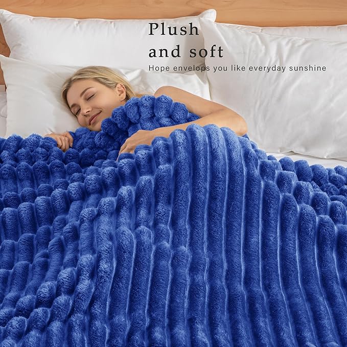 Exclusivo Mezcla Queen Size Flannel Fleece Blanket, Super Soft Striped Jacquard - Image 2