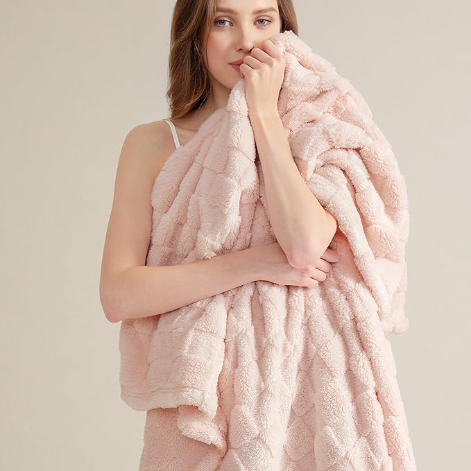 Bedsure GentleSoft Full Size Blankets - Image 2