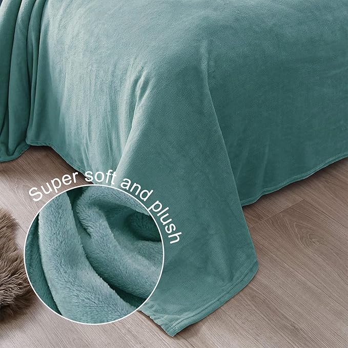 Exclusivo Mezcla Fleece Celadon Throw Blanket - Image 5