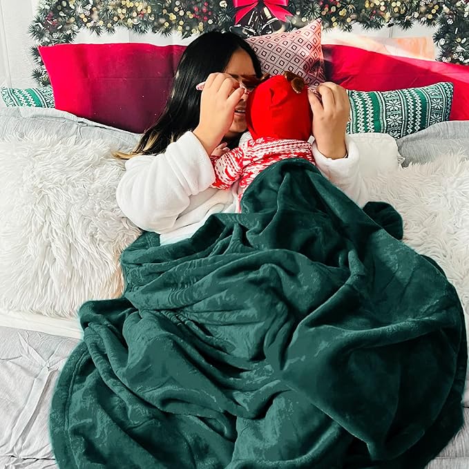 Bedsure GentleSoft Fleece Blanket Twin Size Emerald Green - Image 5