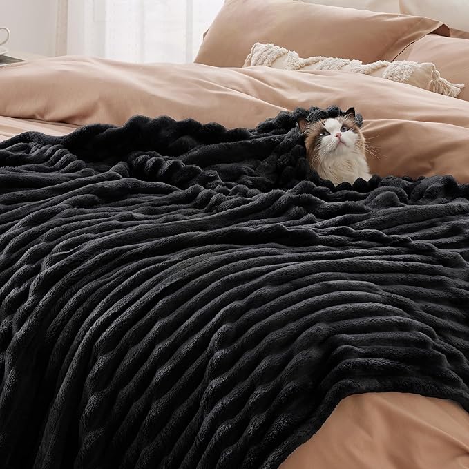 Bedsure GentleSoft Black Blanket Full Size - Image 4