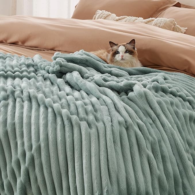 Bedsure GentleSoft Full Size Blankets - Image 4