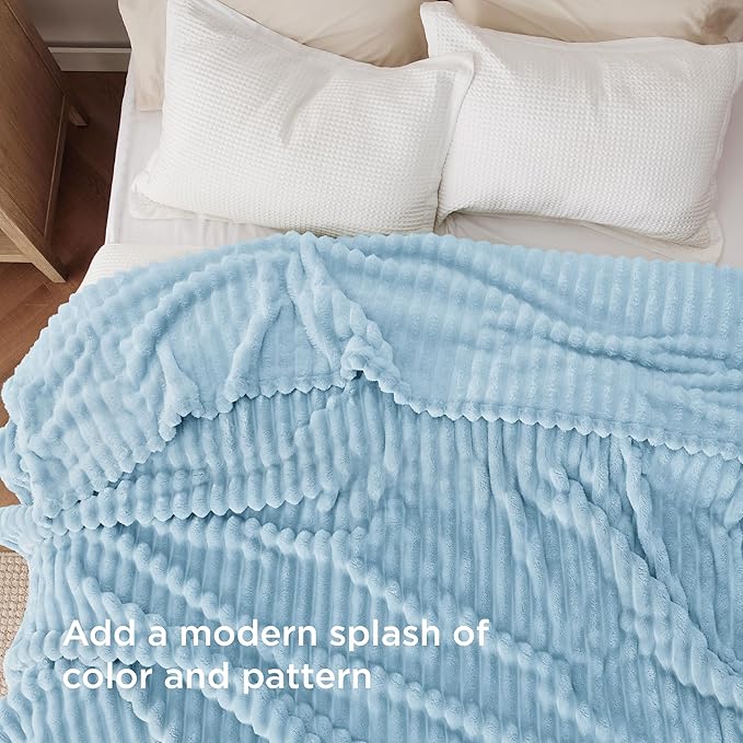 Bedsure GentleSoft Blue Full Blanket - Image 3