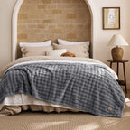 Bedsure 3D Fleece Bubble Blanket - Image 8