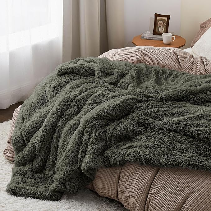 Bedsure GentleSoft Fuzzy Sherpa Faux Fur Twin Blanket Olive Green Cozy Gifts - Image 5