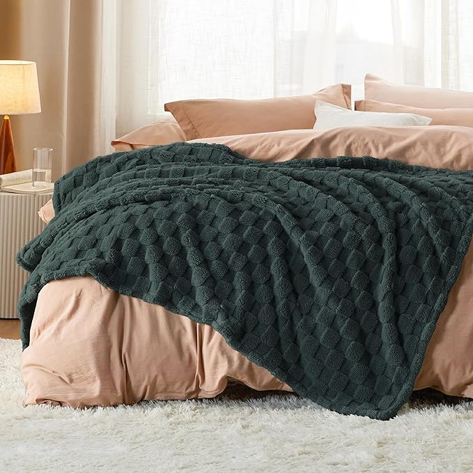 Bedsure GentleSoft Dark Green Spring Throw Blanket - Image 5