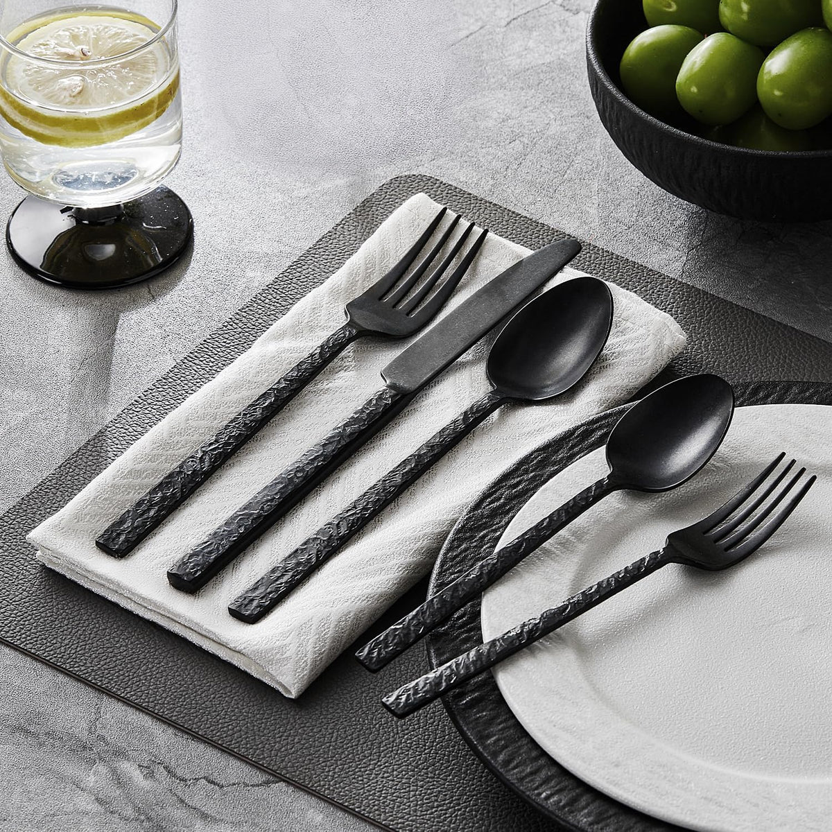 20 Pcs Black Hammered Silverware Set for 4, 18/10 Stainless Steel Flatware
