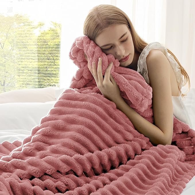 Bedsure GentleSoft Dusty Pink Fleece Blanket - Image 3