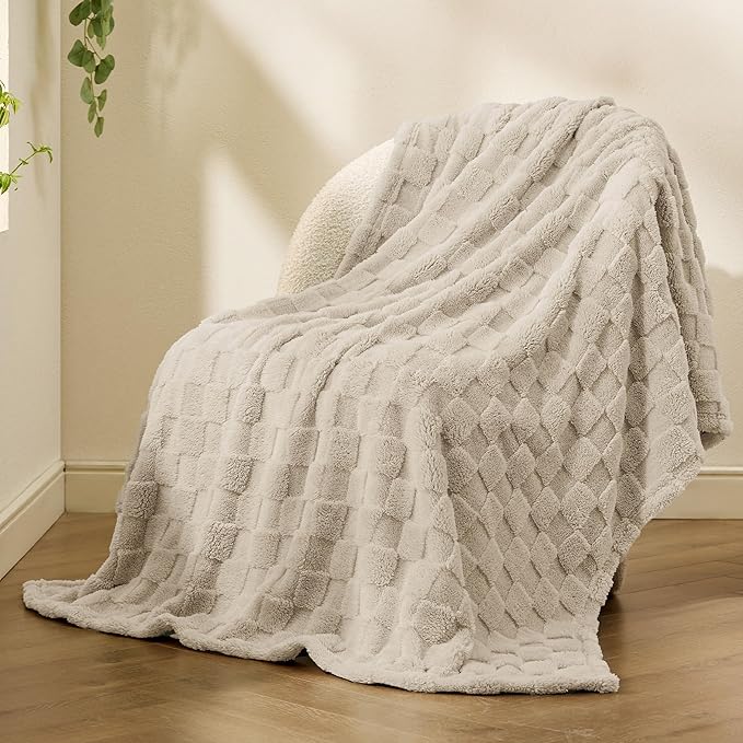 Bedsure GentleSoft Throw Blanket - Image 6