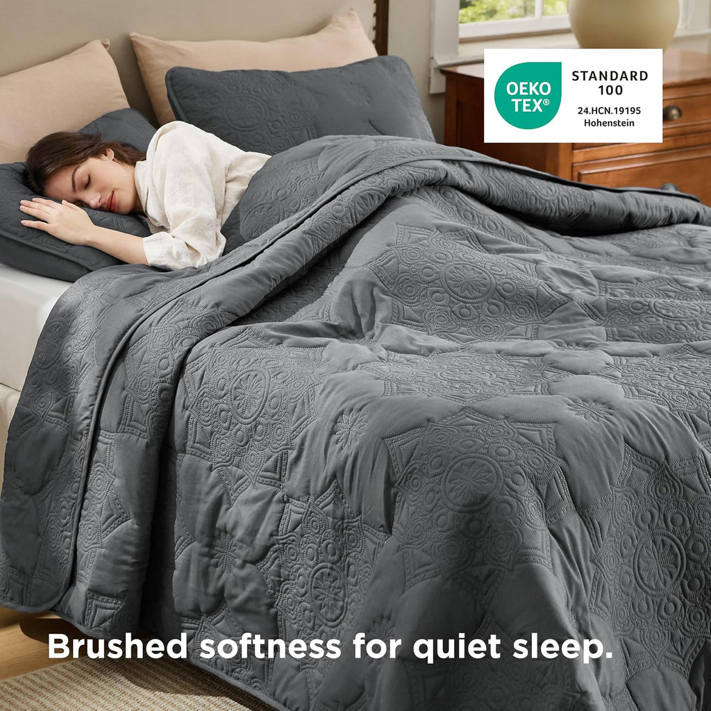 Bedsure King Size Quilt Bedspread, Thin Comforter, Drak Grey Coverlet