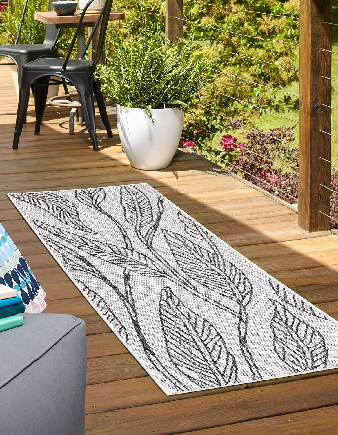 Unique Loom Outdoor Botanical Collection Area Rug - Leaf (2' x 6' 1" Runner, Charcoal Ivory)
