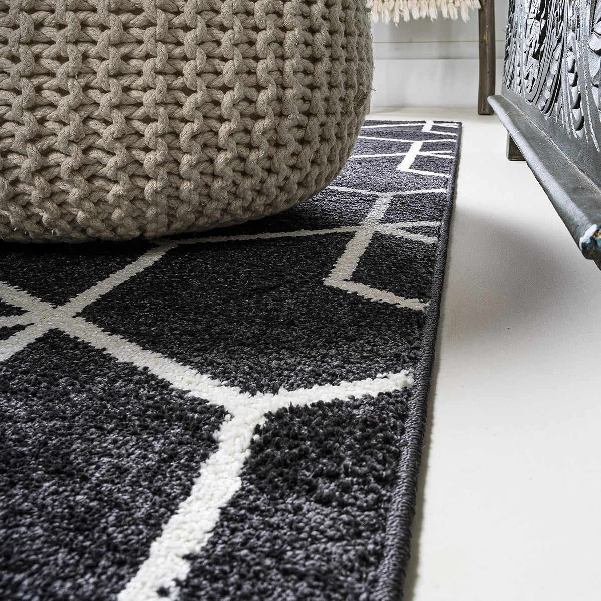 JONATHAN Y Tumbling Blocks Black/White Runner Rug 2x8, Modern,Contemporary,Geometric,Casual, Easy-Cleaning for Living Room,Bedroom,Kitchen,Pet Friendly,Non-Shedding (SEU101A-28)