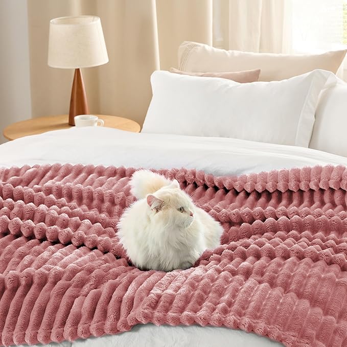 Bedsure GentleSoft Dusty Pink Fleece Blanket - Image 4