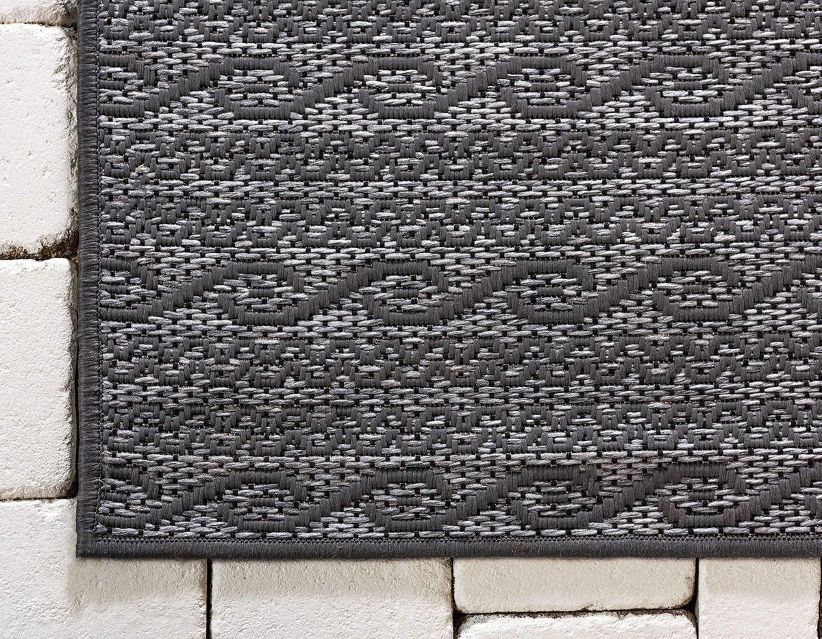 Unique Loom Outdoor Modern Collection Area Rug - Links (2' 2" x 3' 1" Rectangle, Gray/ Silver)