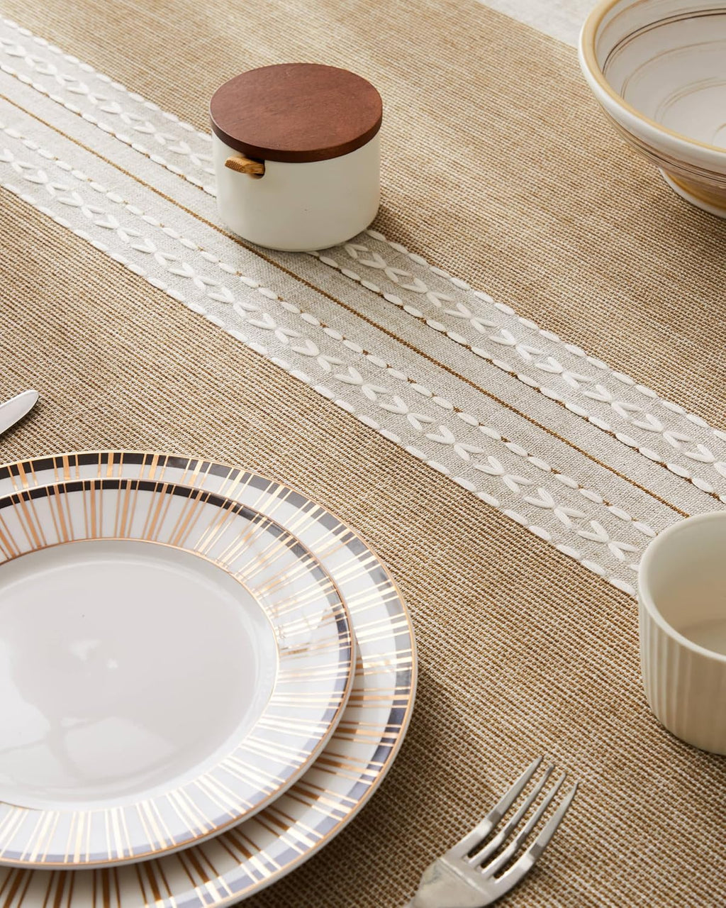 ZeeMart Contrast Linen Round Table Cloth 52 Inch Mid-Stripe Brown