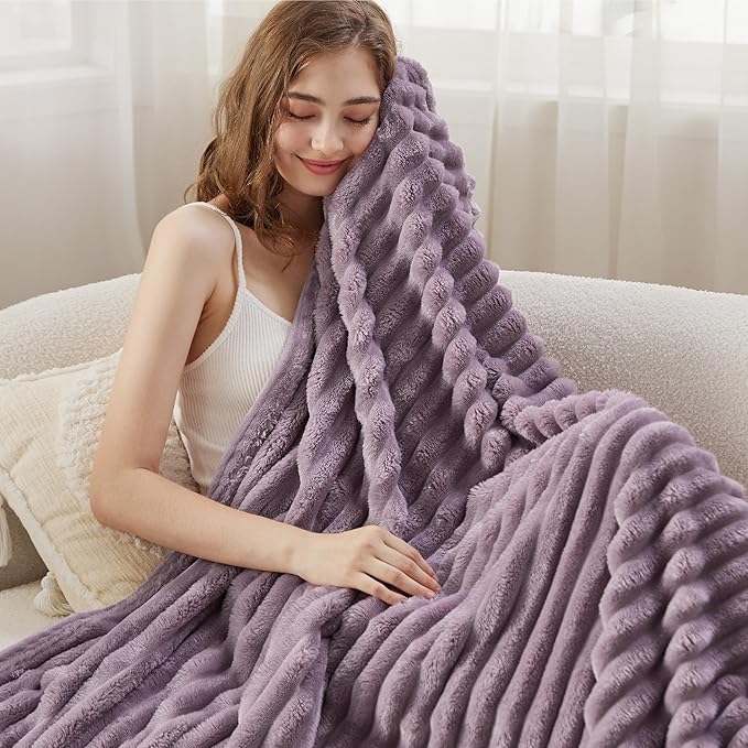 Bedsure GentleSoft Light Purple Twin Blanket - Image 3