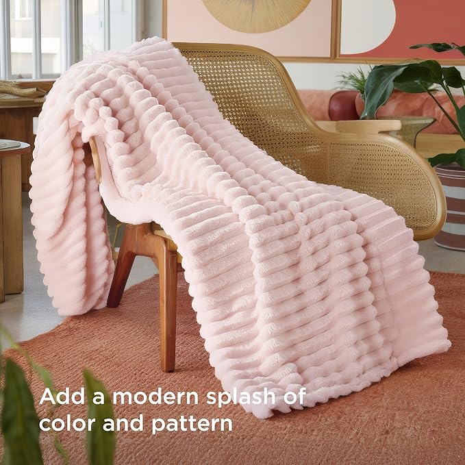 Bedsure GentleSoft Crystal Pink Fleece Blanket - Image 3