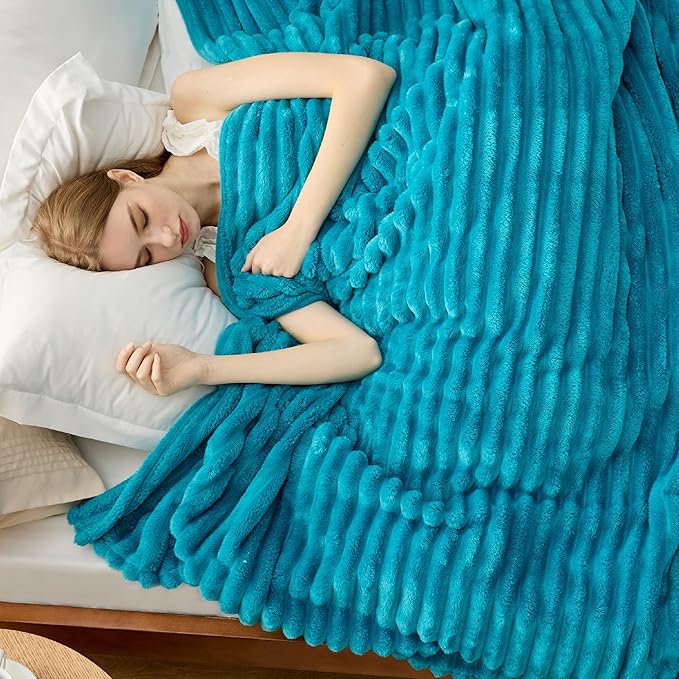 Bedsure GentleSoft Teal Full Blanket - Image 3