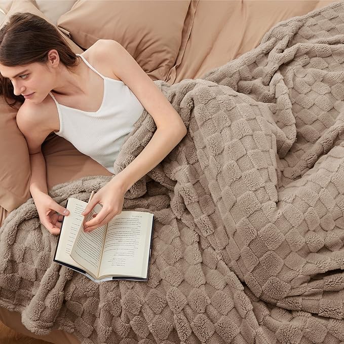Bedsure GentleSoft Full Size Blankets - Image 2