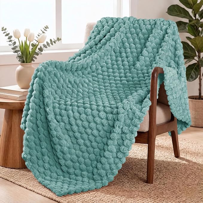 Exclusivo Mezcla Extra Large Soft Fleece Throw Blanket, 50x70 Inches 3D Clouds by ExclusivoMezcla