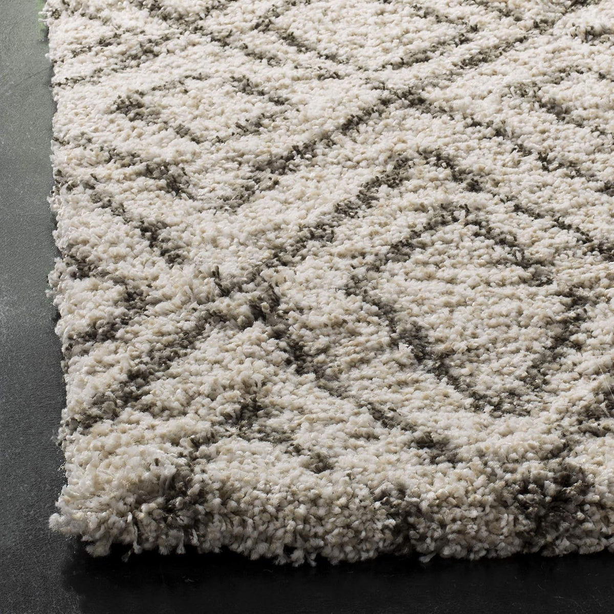 SAFAVIEH Hudson Shag Accent Rug 2x3, Plush Ivory & Grey SGH332A