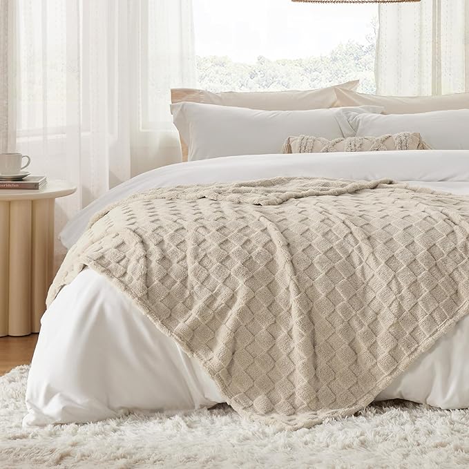 Bedsure GentleSoft Throw Blanket - Image 5