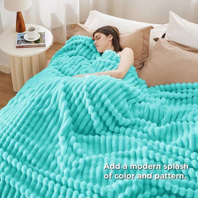 Bedsure GentleSoft Blue Full Blanket - Image 4