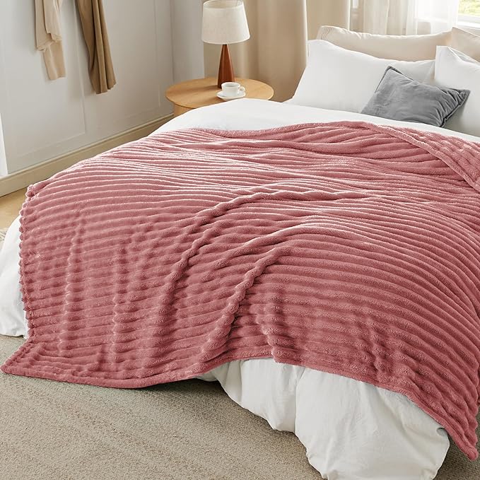 Bedsure GentleSoft Dusty Pink Full Blanket - Image 6