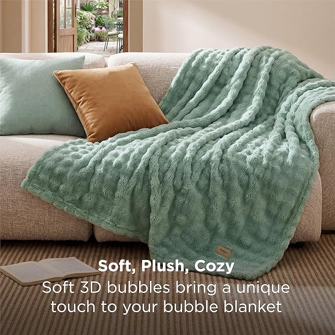 Bedsure 3D Fleece Bubble Blanket - Image 3