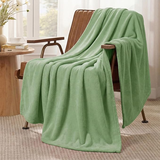 Bedsure GentleSoft Green Throw Blanket - Image 2