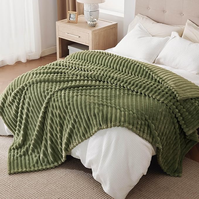 Bedsure GentleSoft Moss Fleece Queen Blanket - Image 6