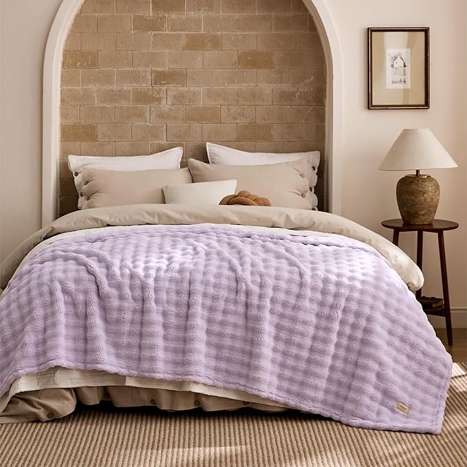 Bedsure 3D Fleece Bubble Blanket - Image 8