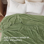 Bedsure GentleSoft Reseda Full Blanket - Image 3