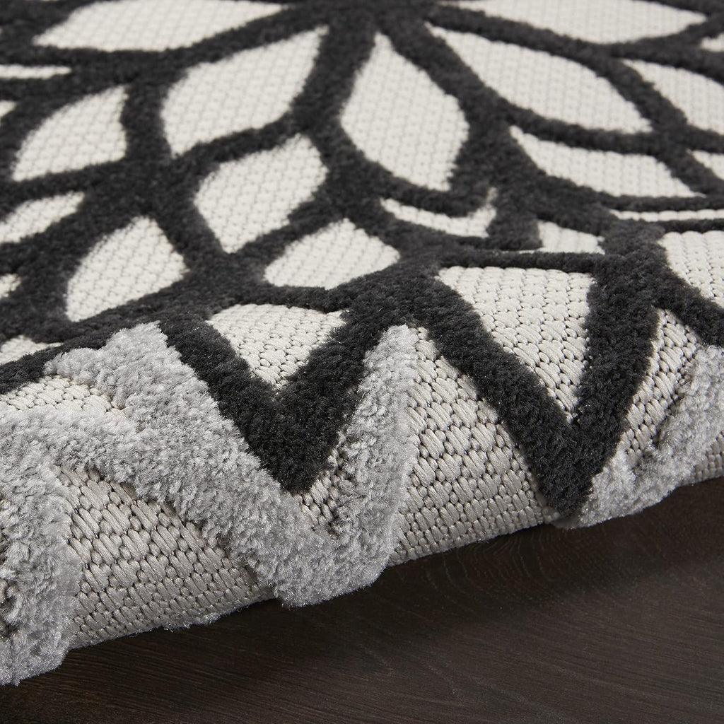 Nourison Home Aloha 48" Round Fabric Indoor/Outdoor Rug in Black/White Finish
