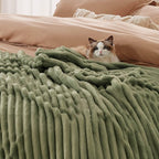 Bedsure GentleSoft Moss Fleece Queen Blanket - Image 4