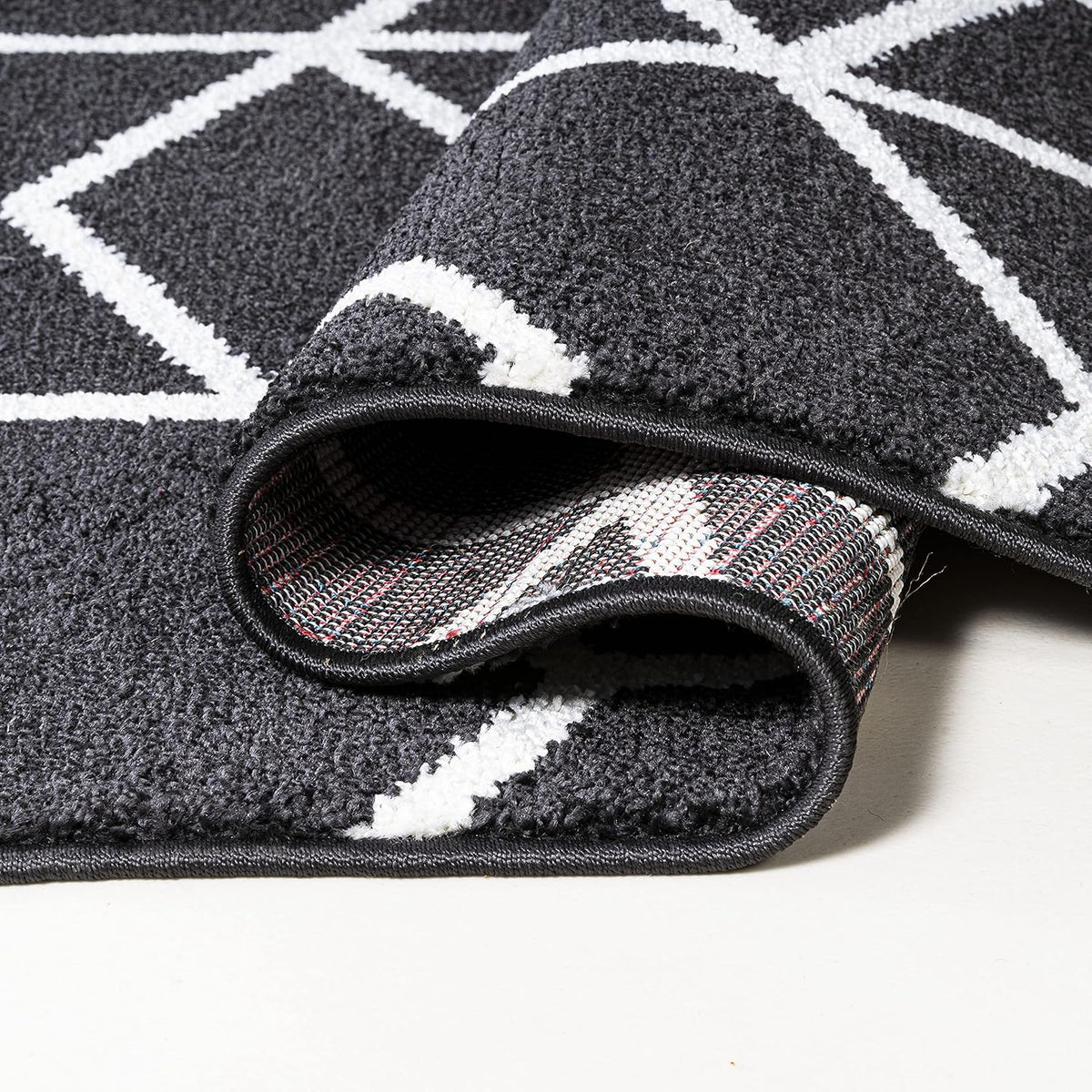 JONATHAN Y Tumbling Blocks Black/White Runner Rug 2x8, Modern,Contemporary,Geometric,Casual, Easy-Cleaning for Living Room,Bedroom,Kitchen,Pet Friendly,Non-Shedding (SEU101A-28)