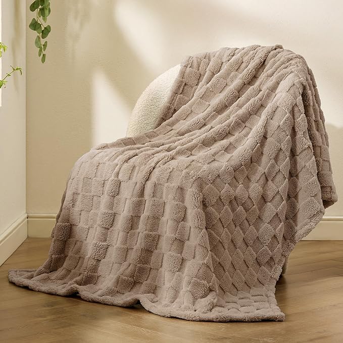 Bedsure GentleSoft Light Brown Twin XL Blanket - Image 6