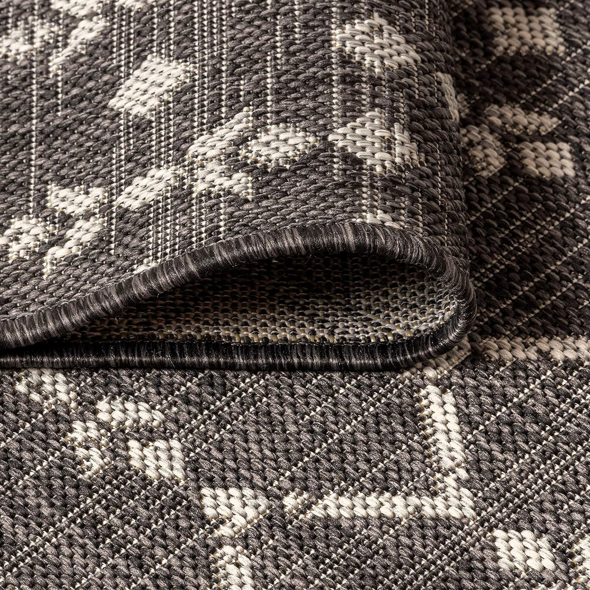 JONATHAN Y Moroccan Geometric Indoor Outdoor Area Rug 4X6 Black/Gray, Ourika Textured Weave for Backyard, Patio, Porch, Easy-Cleaning, High Traffic, Pet-Friendly, Non-Shedding (SMB108F-4)